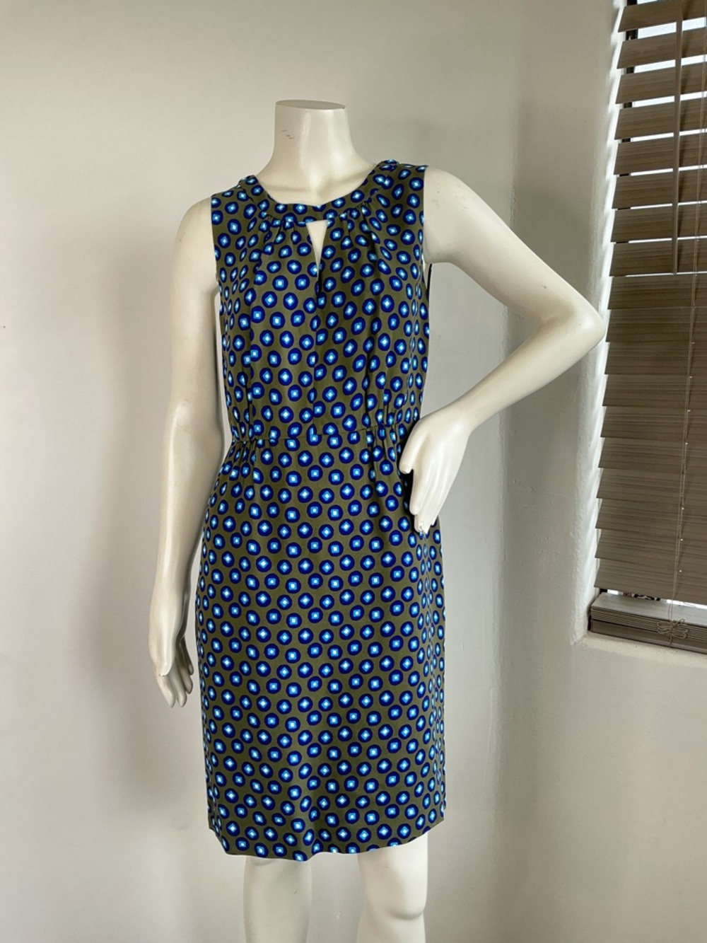 J.Crew Olive Green with Blue jewel Geometric design Sleeveless Keyhole Size 6